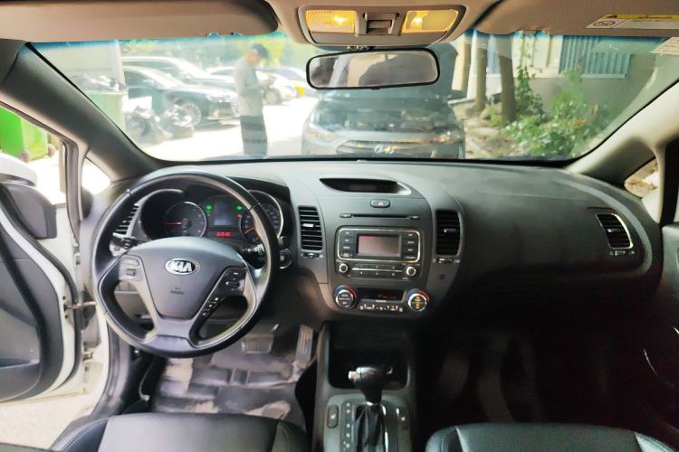 Used Kia K3S 2014 1.6L Automatic DLX Center Console