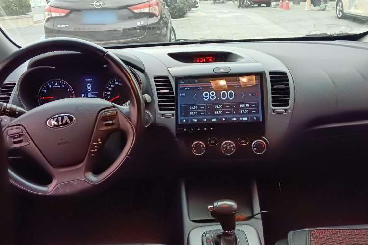 Used Kia K3S 2014 1.6L Automatic GLS Center Console