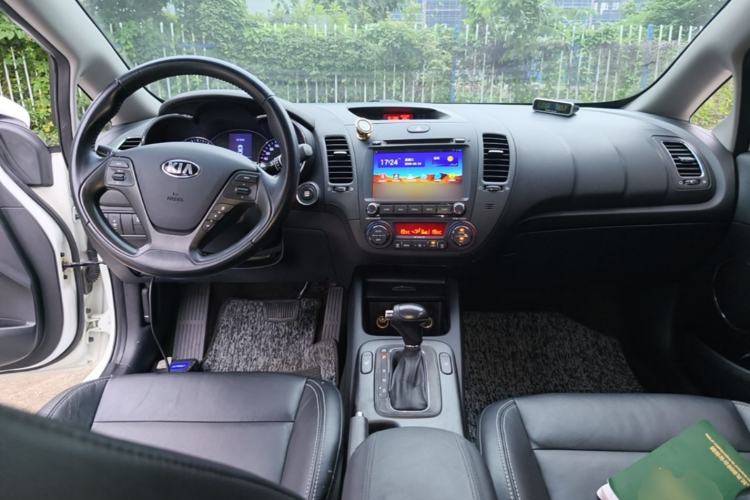 Used Kia K3S 2014 1.6L Automatic DLX Center Console