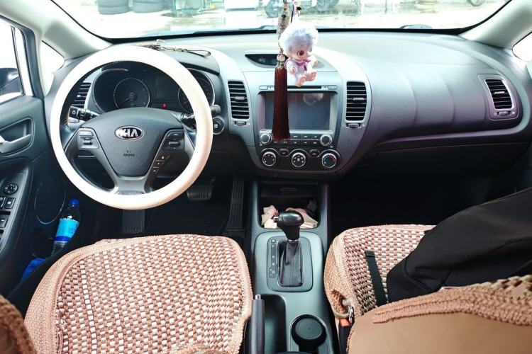 Used Kia K3S 2014 1.6L Automatic GLS Center Console