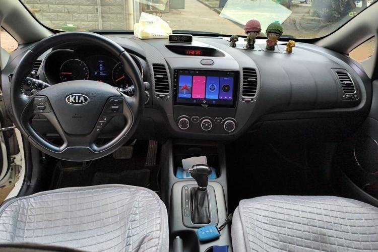 Used Kia K3S 2014 1.6L Automatic GLS Center Console
