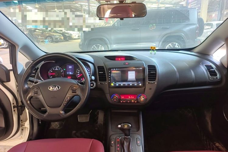 Used Kia K3S 2014 1.6L Automatic DLX Center Console