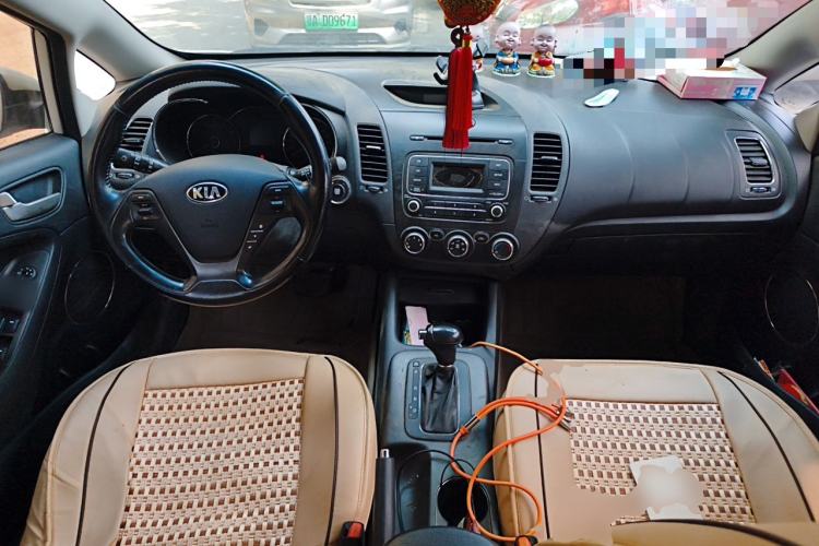 Used Kia K3S 2014 1.6L Automatic GLS Center Console
