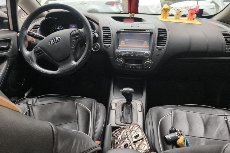 Used Kia K3S 2014 1.6L Automatic DLX Center Console