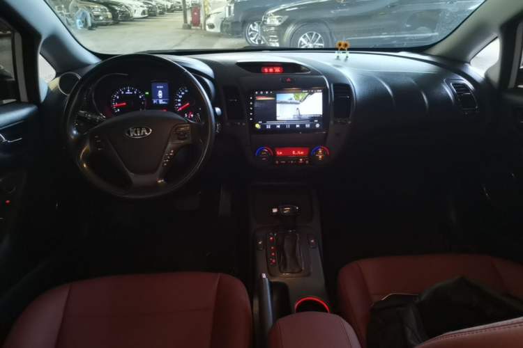 Used Kia K3S 2014 1.6L Automatic DLX Center Console
