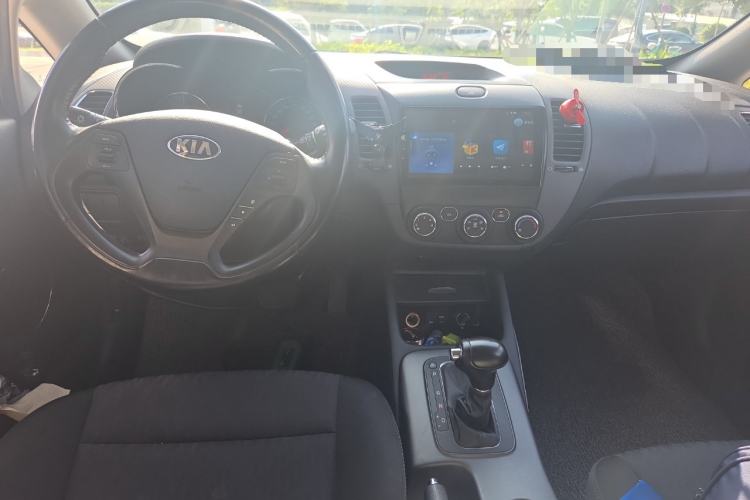 Used Kia K3S 2014 1.6L Automatic GLS Center Console
