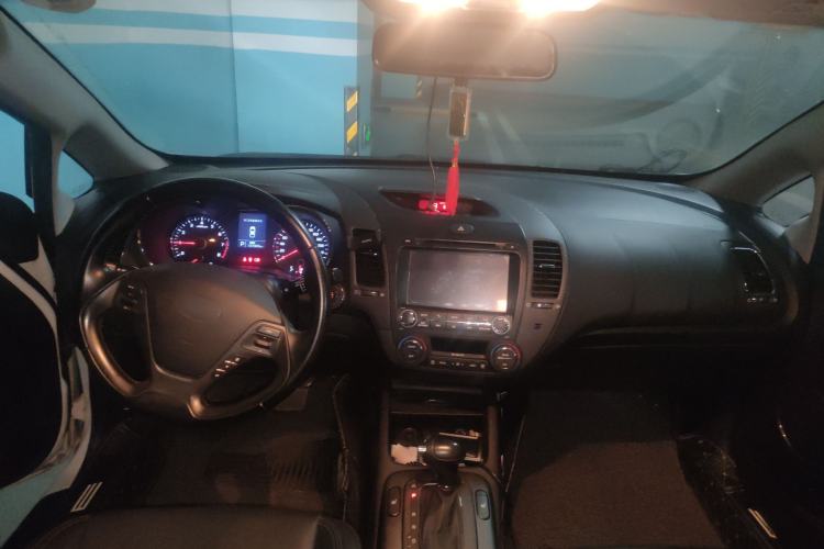 Used Kia K3S 2014 1.6L Automatic DLX Center Console