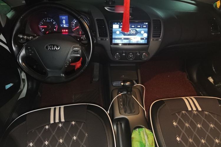 Used Kia K3S 2014 1.6L Automatic GLS Center Console