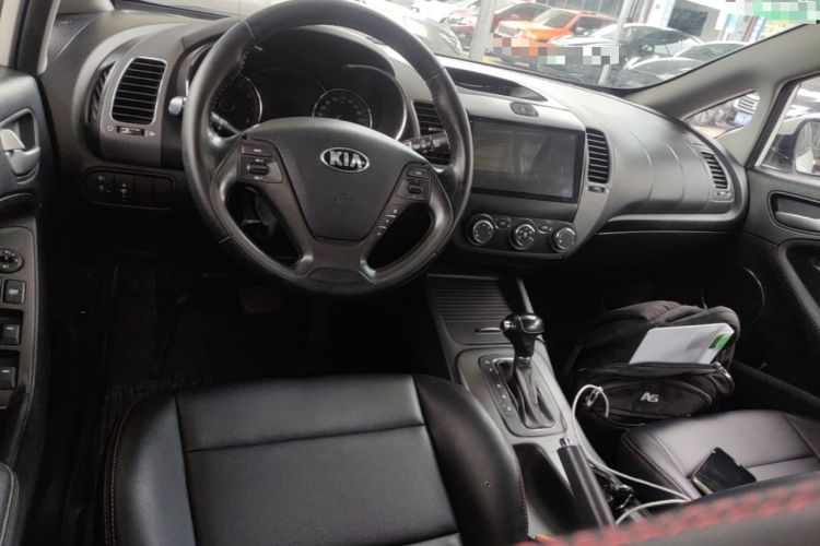 Used Kia K3S 2014 1.6L Automatic GLS Center Console