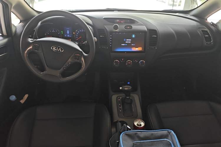 Used Kia K3S 2014 1.6L Automatic GL Center Console