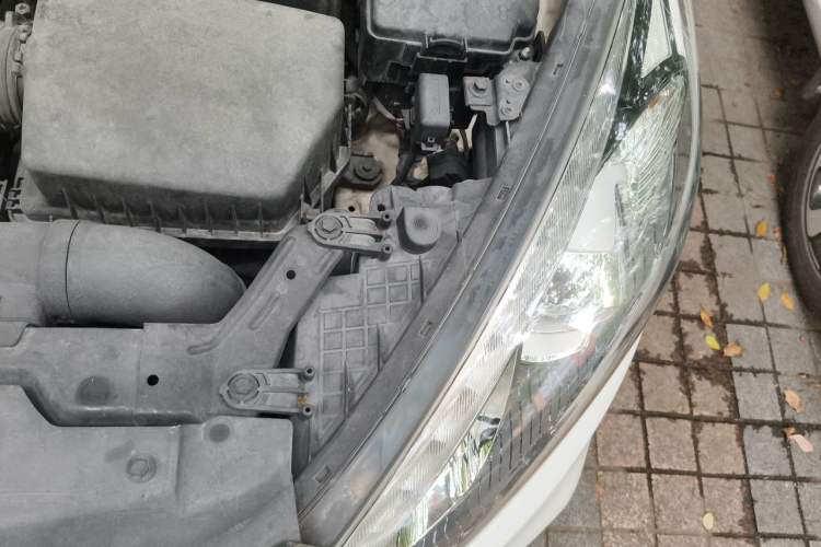 Used Kia K3S 2014 1.6L Automatic DLX Engine Bay Left