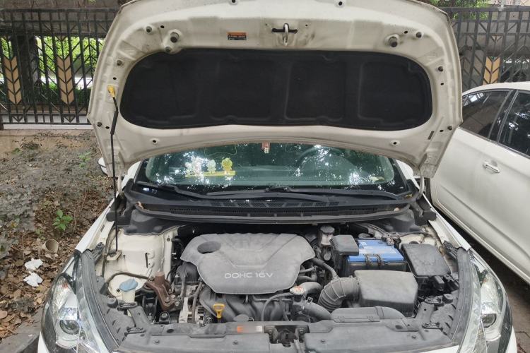 Used Kia K3S 2014 1.6L Automatic DLX Engine Bay