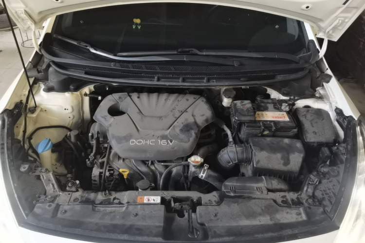 Used Kia K3S 2014 1.6L Automatic DLX Engine Bay