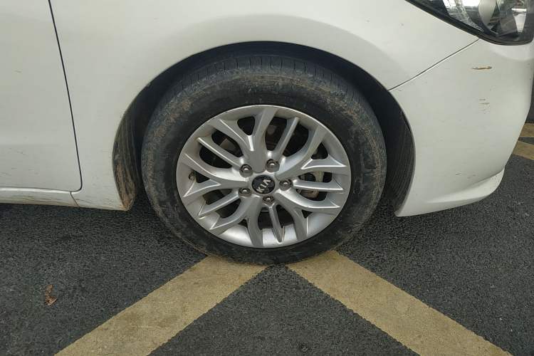 Used Kia K3S 2014 1.6L Manual GLS Exterior 7