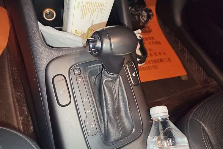 Used Kia K3S 2014 1.6L Automatic DLX Gear Lever