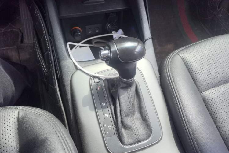 Used Kia K3S 2014 1.6L Automatic GLS Gear Lever