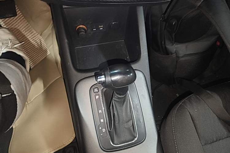 Used Kia K3S 2014 1.6L Automatic GL Gear Lever