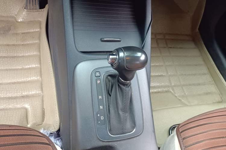 Used Kia K3S 2014 1.6L Automatic GLS Gear Lever
