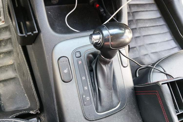 Used Kia K3S 2014 1.6L Automatic DLX Gear Lever