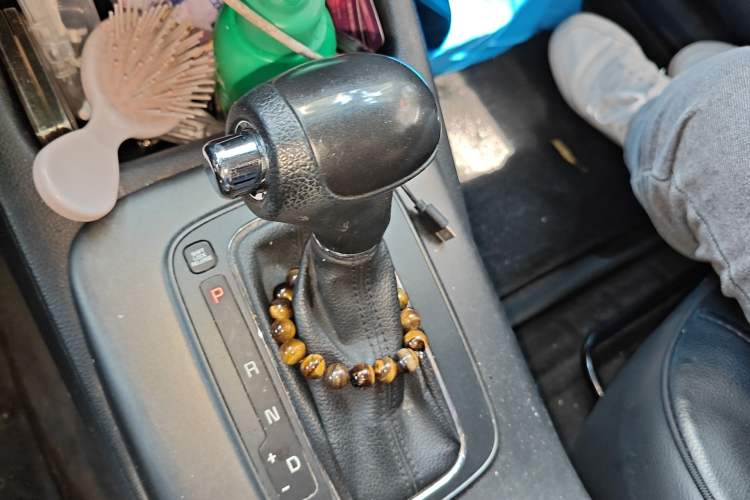 Used Kia K3S 2014 1.6L Automatic GL Gear Lever