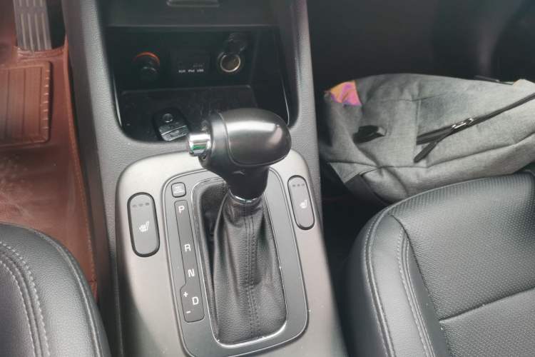 Used Kia K3S 2014 1.6L Automatic DLX Gear Lever