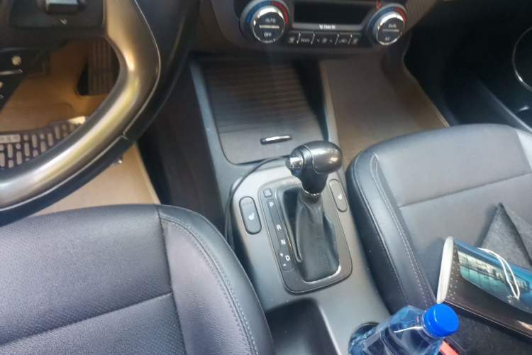 Used Kia K3S 2014 1.6L Automatic DLX Gear Lever