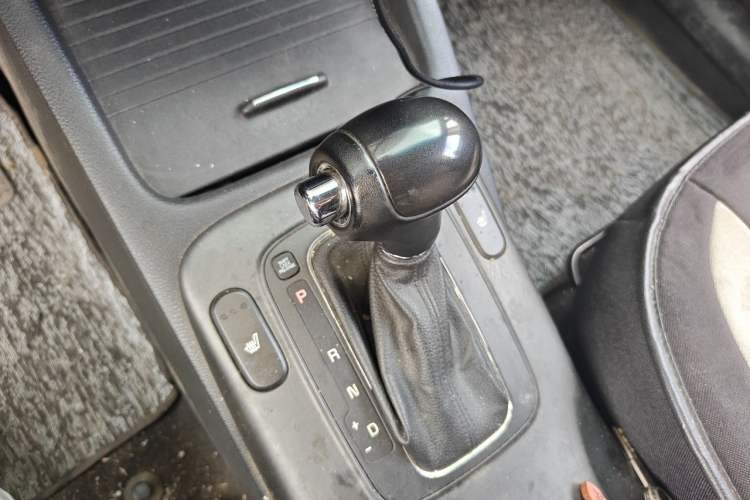Used Kia K3S 2014 1.6L Automatic DLX Gear Lever
