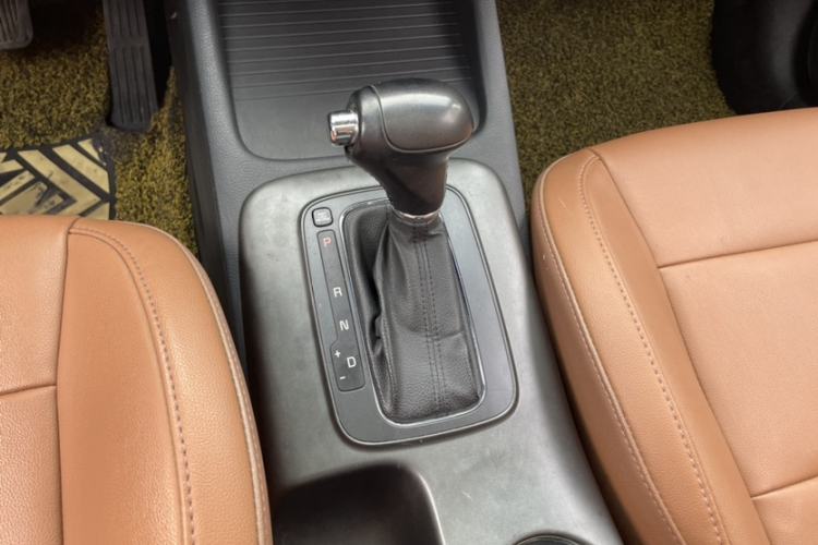 Used Kia K3S 2014 1.6L Automatic GLS Gear Lever