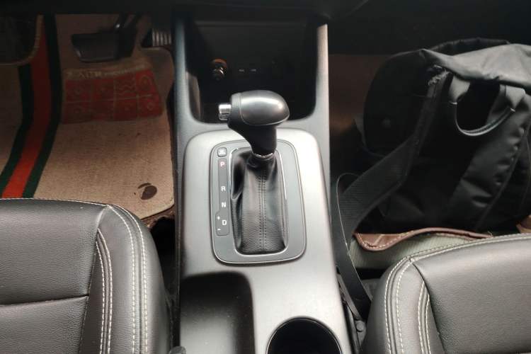 Used Kia K3S 2014 1.6L Automatic GL Gear Lever