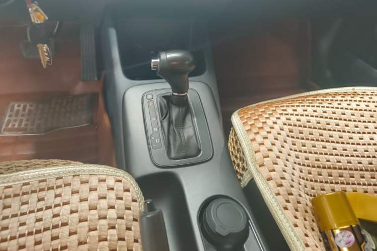 Used Kia K3S 2014 1.6L Automatic GL Gear Lever