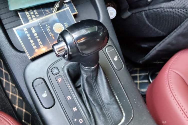 Used Kia K3S 2014 1.6L Automatic DLX Gear Lever
