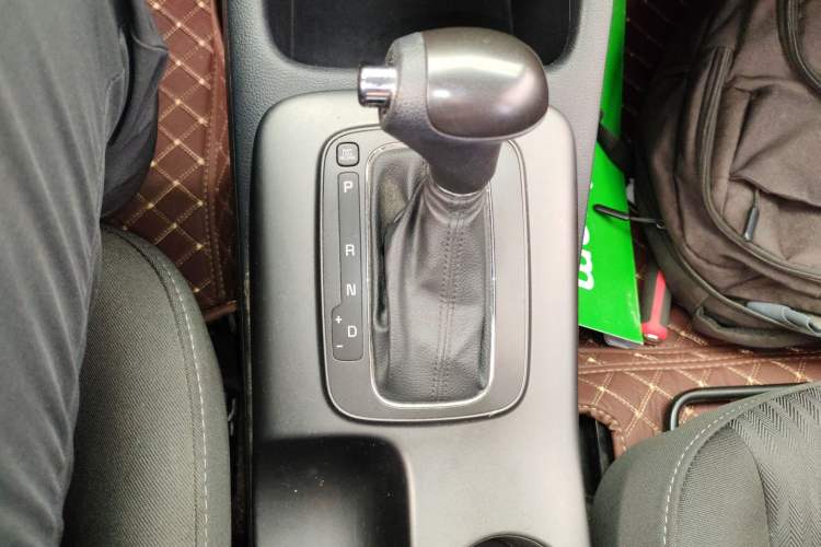 Used Kia K3S 2014 1.6L Automatic GL Gear Lever