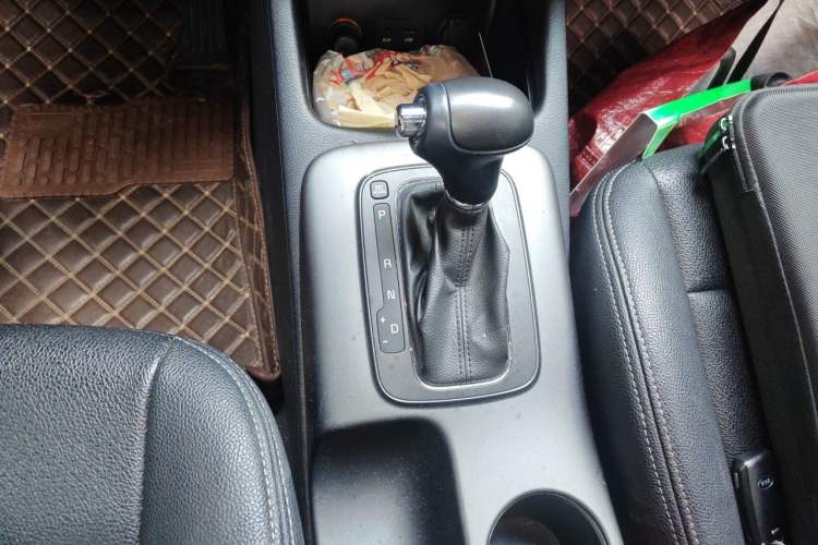 Used Kia K3S 2014 1.6L Automatic GLS Gear Lever