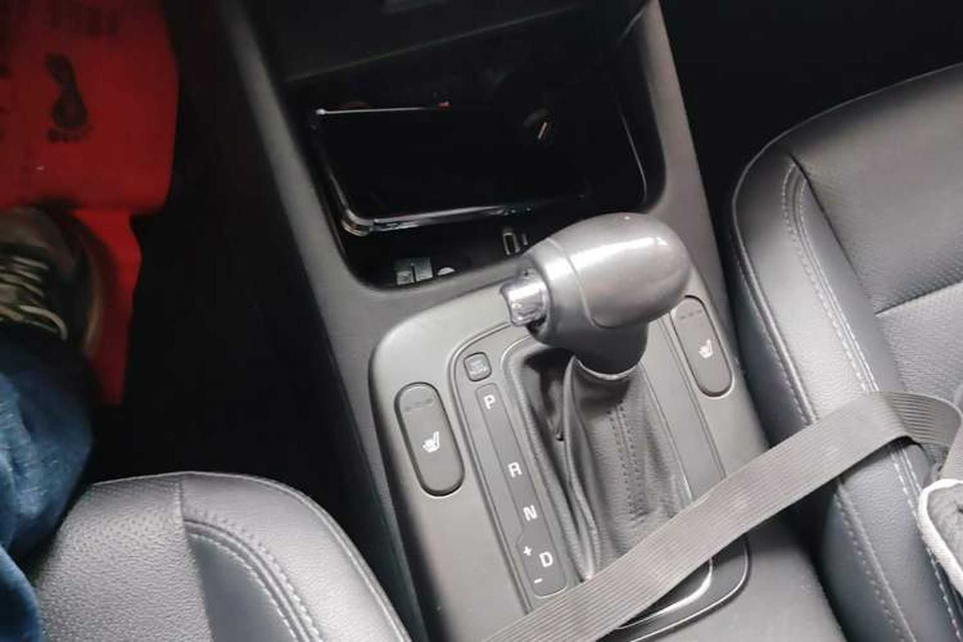 Used Kia K3S 2014 1.6L Automatic DLX Gear Lever