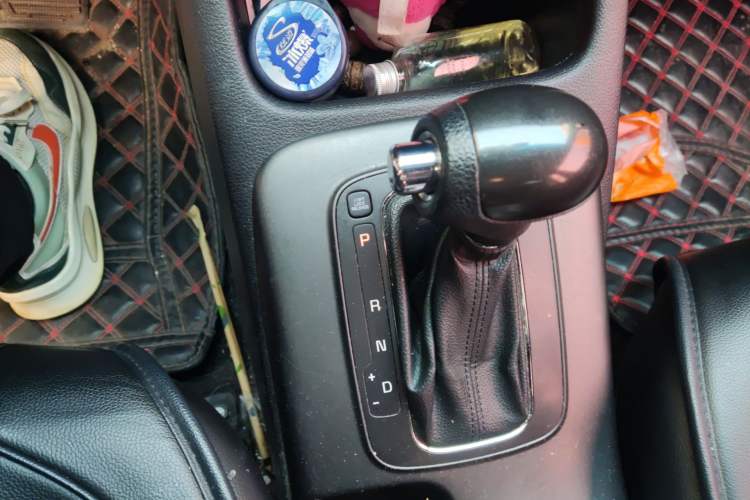 Used Kia K3S 2014 1.6L Automatic GL Gear Lever