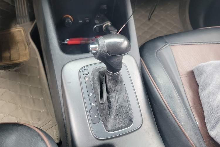 Used Kia K3S 2014 1.6L Automatic GL Gear Lever
