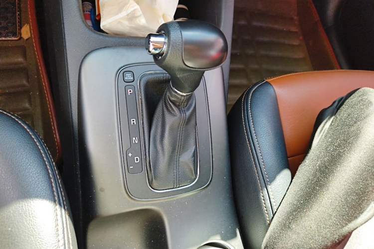 Used Kia K3S 2014 1.6L Automatic GL Gear Lever
