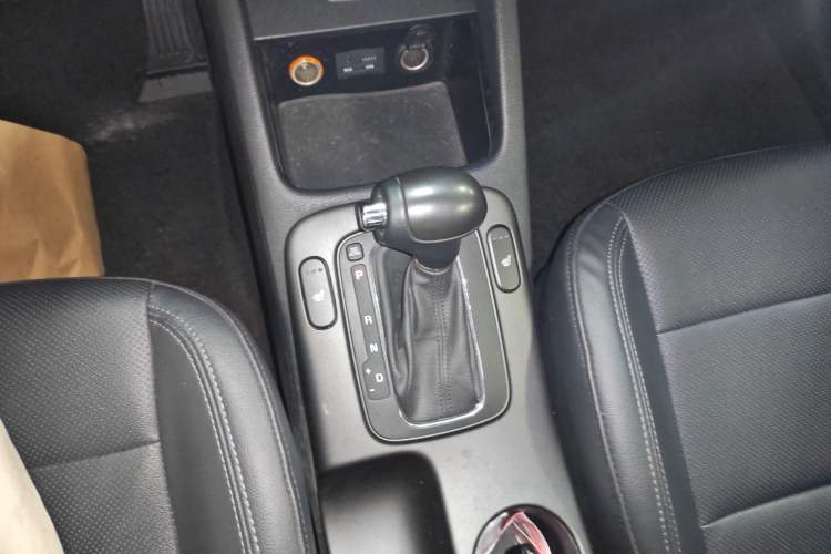 Used Kia K3S 2014 1.6L Automatic DLX Gear Lever