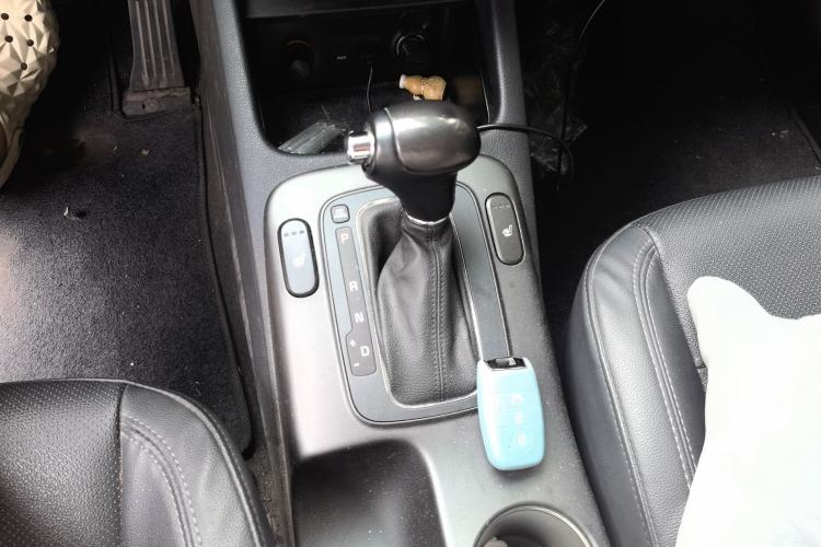 Used Kia K3S 2014 1.6L Automatic DLX Gear Lever