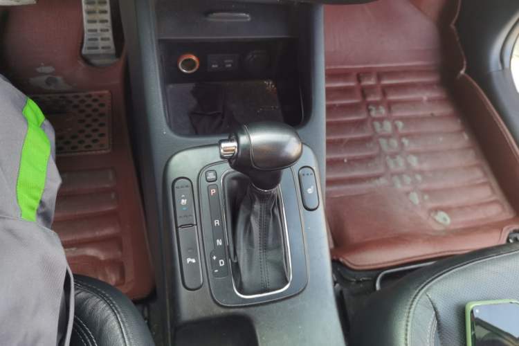 Used Kia K3S 2014 1.6L Automatic Premium Gear Lever