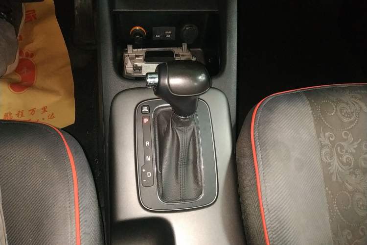 Used Kia K3S 2014 1.6L Automatic GLS Gear Lever