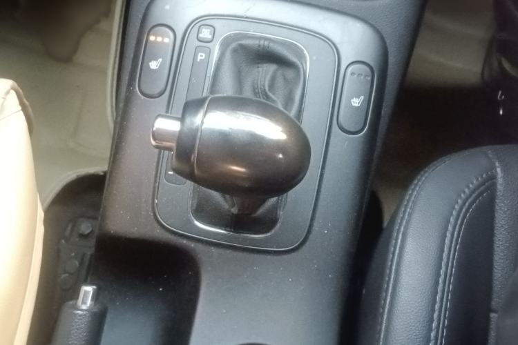 Used Kia K3S 2014 1.6L Automatic DLX Gear Lever