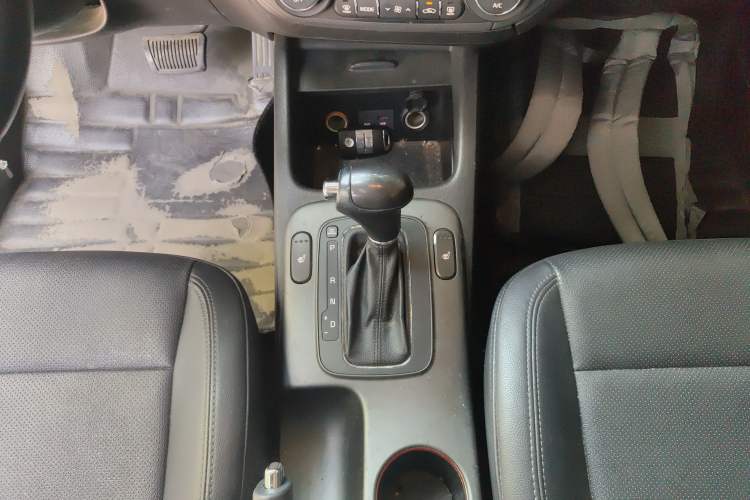 Used Kia K3S 2014 1.6L Automatic DLX Gear Lever