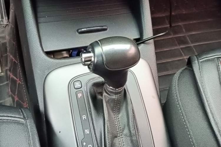 Used Kia K3S 2014 1.6L Automatic GLS Gear Lever