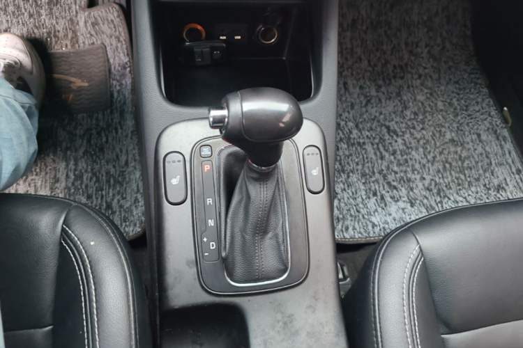 Used Kia K3S 2014 1.6L Automatic DLX Gear Lever
