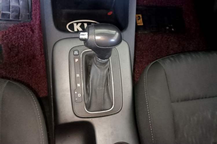 Used Kia K3S 2014 1.6L Automatic GL Gear Lever
