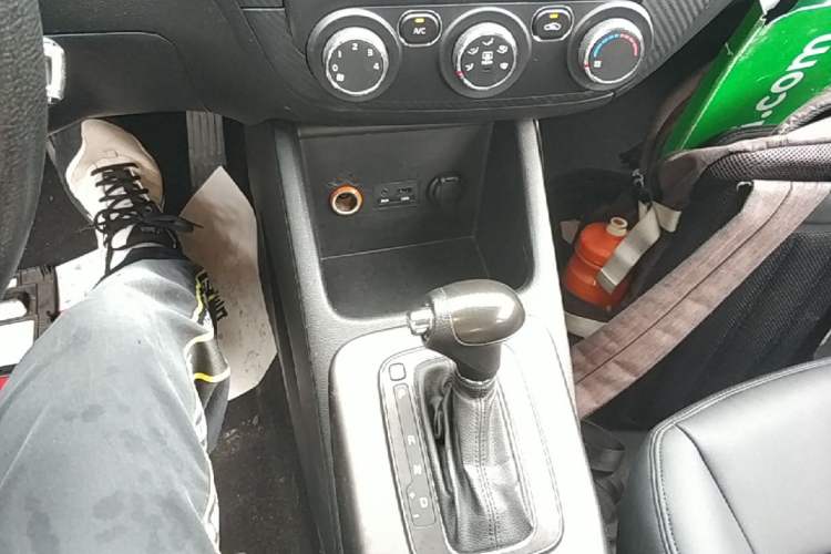 Used Kia K3S 2014 1.6L Automatic GL Gear Lever