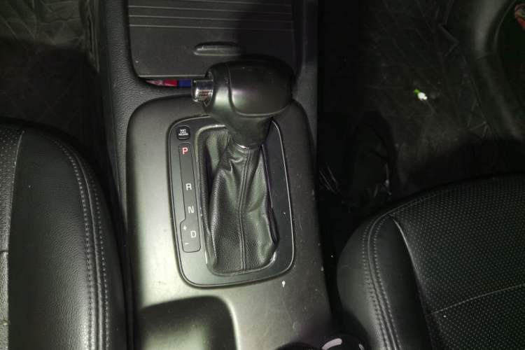 Used Kia K3S 2014 1.6L Automatic GLS Gear Lever