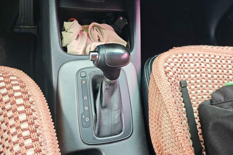 Used Kia K3S 2014 1.6L Automatic GLS Gear Lever