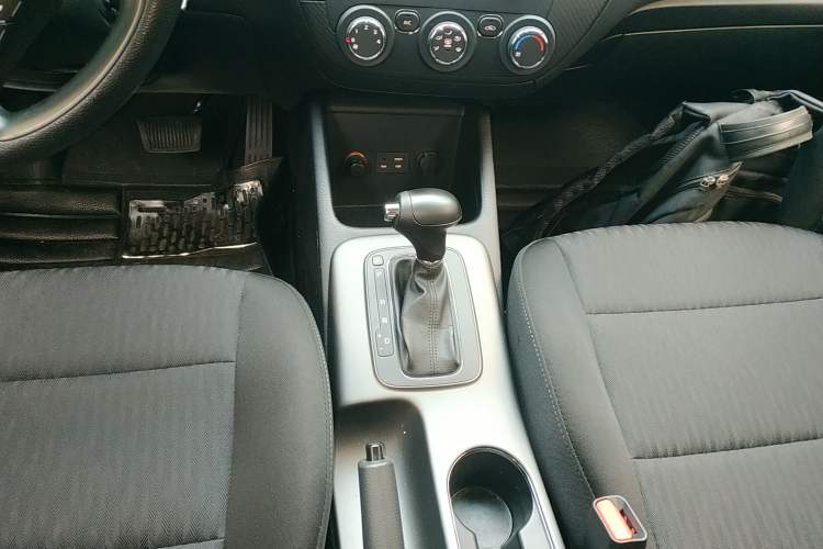 Used Kia K3S 2014 1.6L Automatic GL Gear Lever